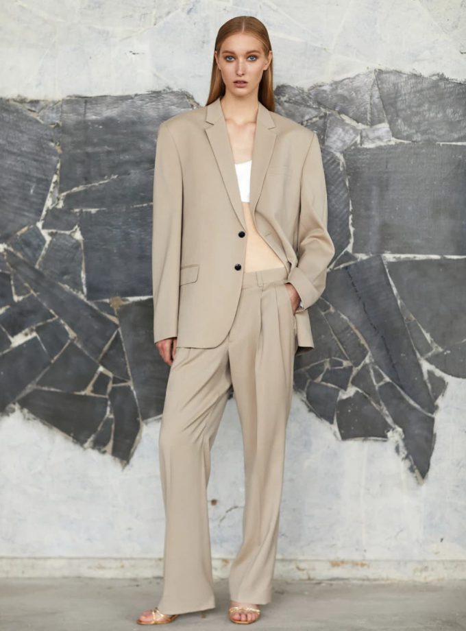 Beige vintage low waisted oversized trousers